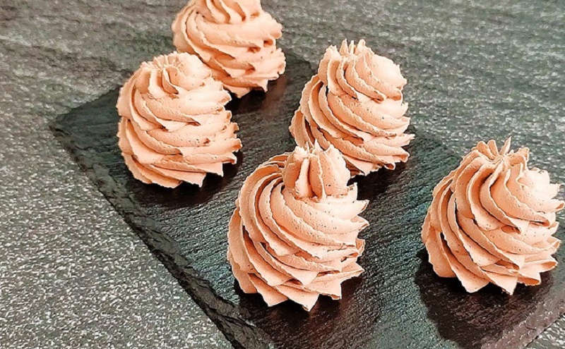 Самый быстрый шоколадный крем-мороженое: рецепт из трех ингредиентов для безупречных десертов