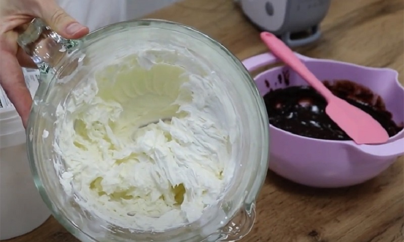 Самый быстрый шоколадный крем-мороженое: рецепт из трех ингредиентов для безупречных десертов