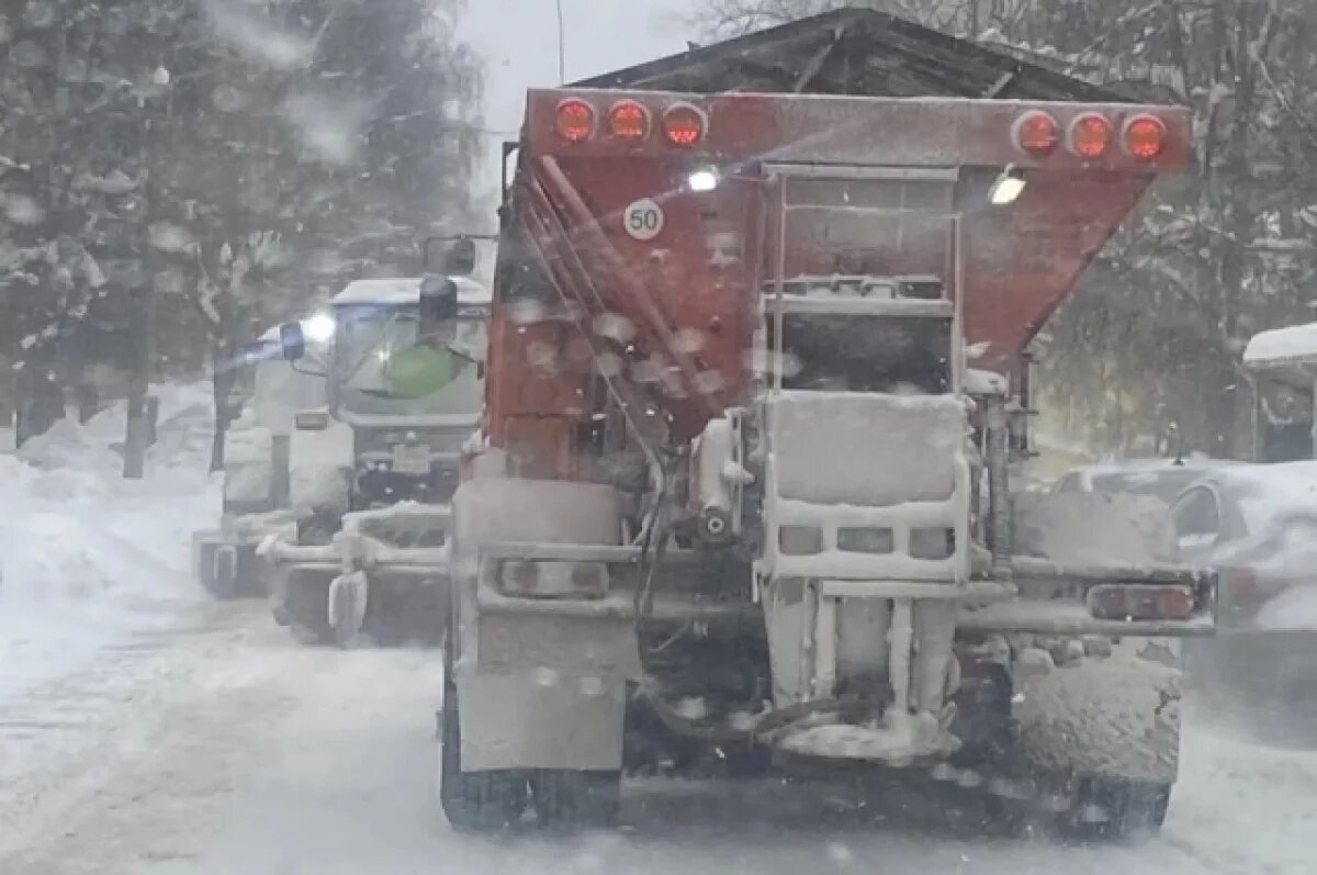    Техника в городе выстраивается колоннами.