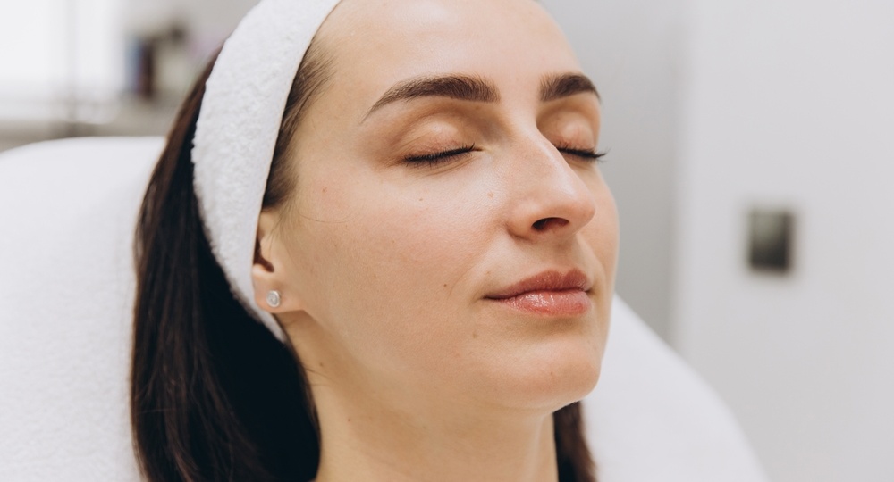 Врачебные лайфхаки для молодости лица: что действительно работает