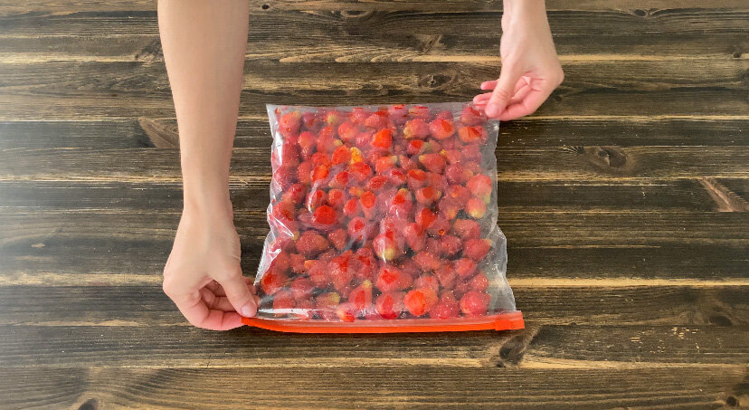 Фасовала вот в такие пакеты и в пакетики поменьше, все равно на выходе был один сплоной комочек