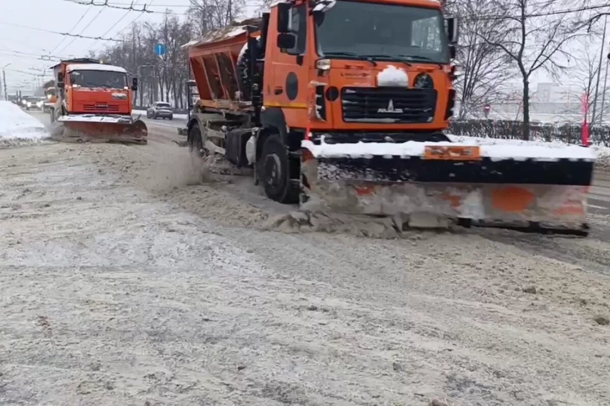    Более 900 единиц техники задействовано на расчистке нижегородских дорог