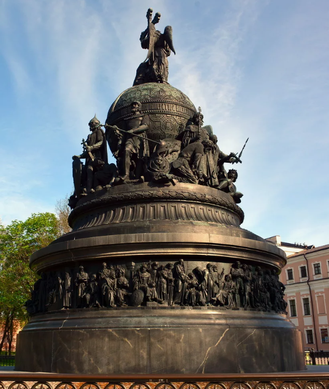 Памятник 1000-летия России в Великом Новгороде. Источник - http://rasfokus.ru/photos/tp/Путешествия/new/photo1577143.html