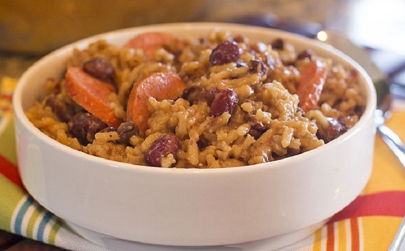 Мексиканская паэлья: рис, фасоль и колбаски в одном блюде — просто, сытно, незабываемо