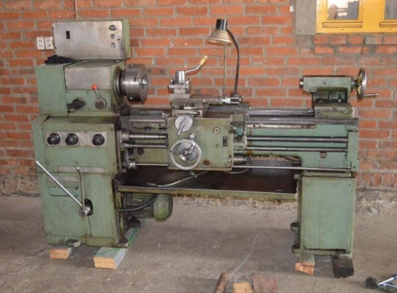 Источник изображения https://back-in-ussr.com/2019/02/stanki-iz-sssr-kotorye-rabotayut-i-po-sey-den.amp