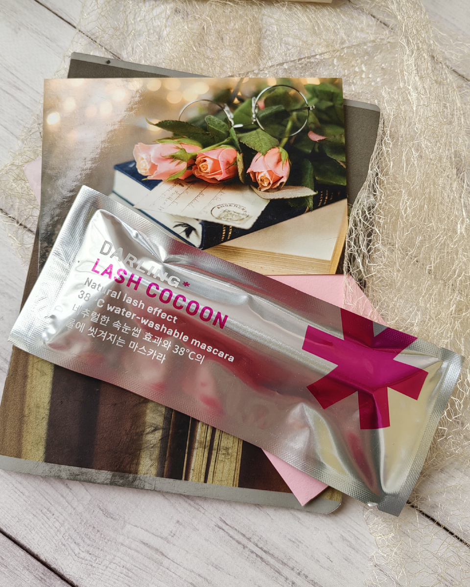 Тушь от бренда "Darling*", упаковка 