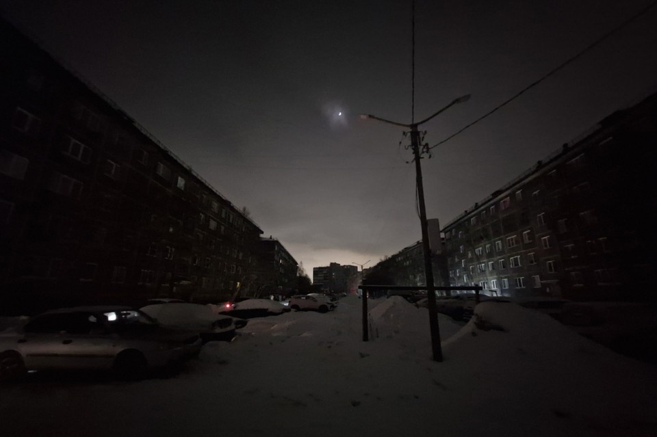    Часть Мурманска накрыла тьма похлеще, чем в полярную ночь.