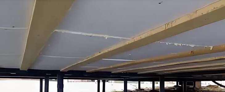 Как утеплить пол каркасного дома снизу