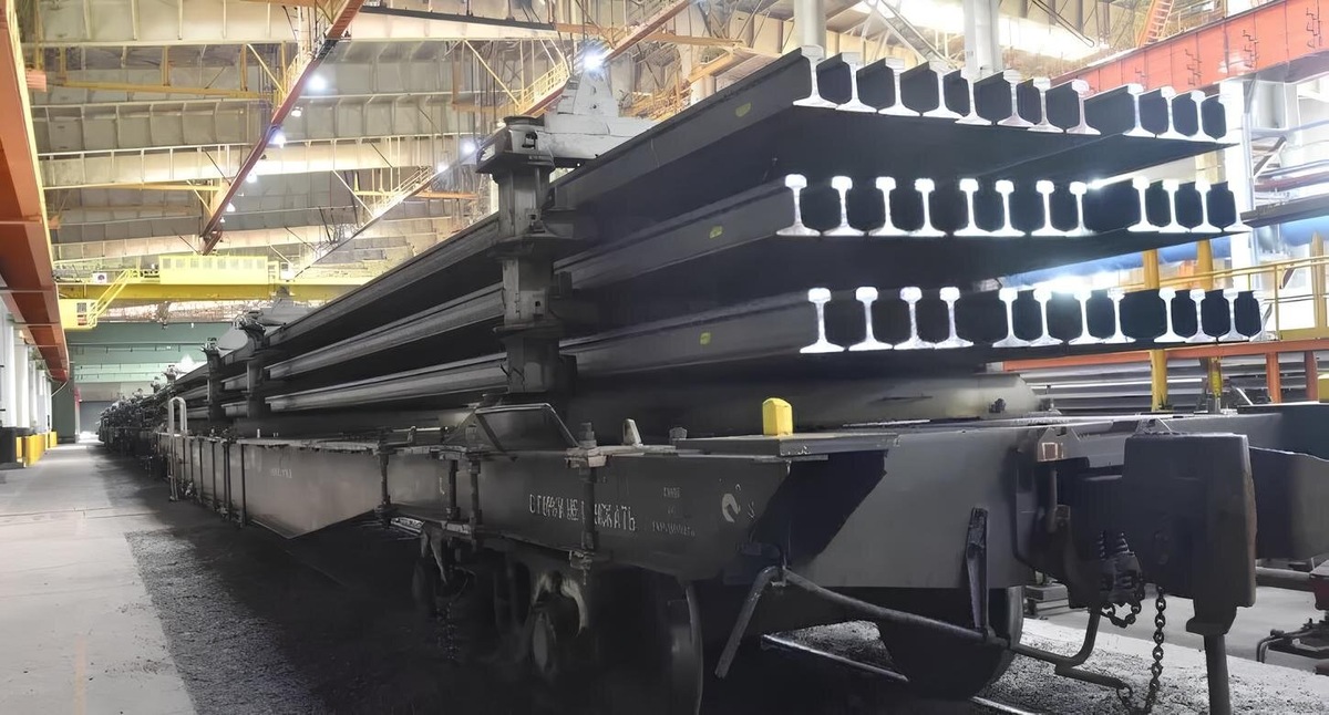    Новые 100-метровые рельсы для высокоскоростных дорог. Источник: патриотам.рф