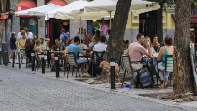 Политическая битва в Мадриде: Оппозиция атакует новое постановление о террасах, предлагая создать специальную "полицию" для контроля шума
Фото: Google Play