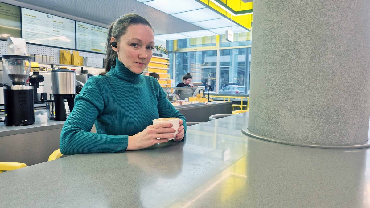 Кофейня "Floo" — заведение созданное по заказу "Т-банка". Здесь стильный дизайн, вкусный кофе и деловой вайб