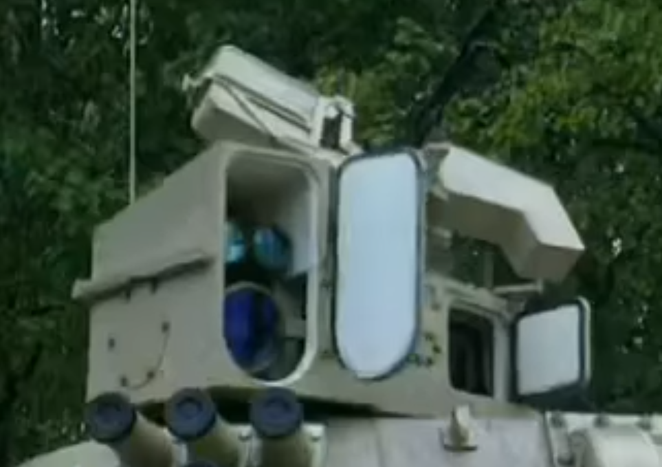 Приборы наблюдения и целеуказания командира и пулемет ПКТ. Кадр из программы «Ударная сила»