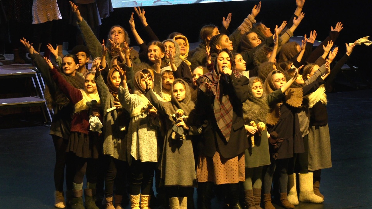    «Блокадная ласточка»: в Нижневартовске показали спектакль о подвиге ленинградцев