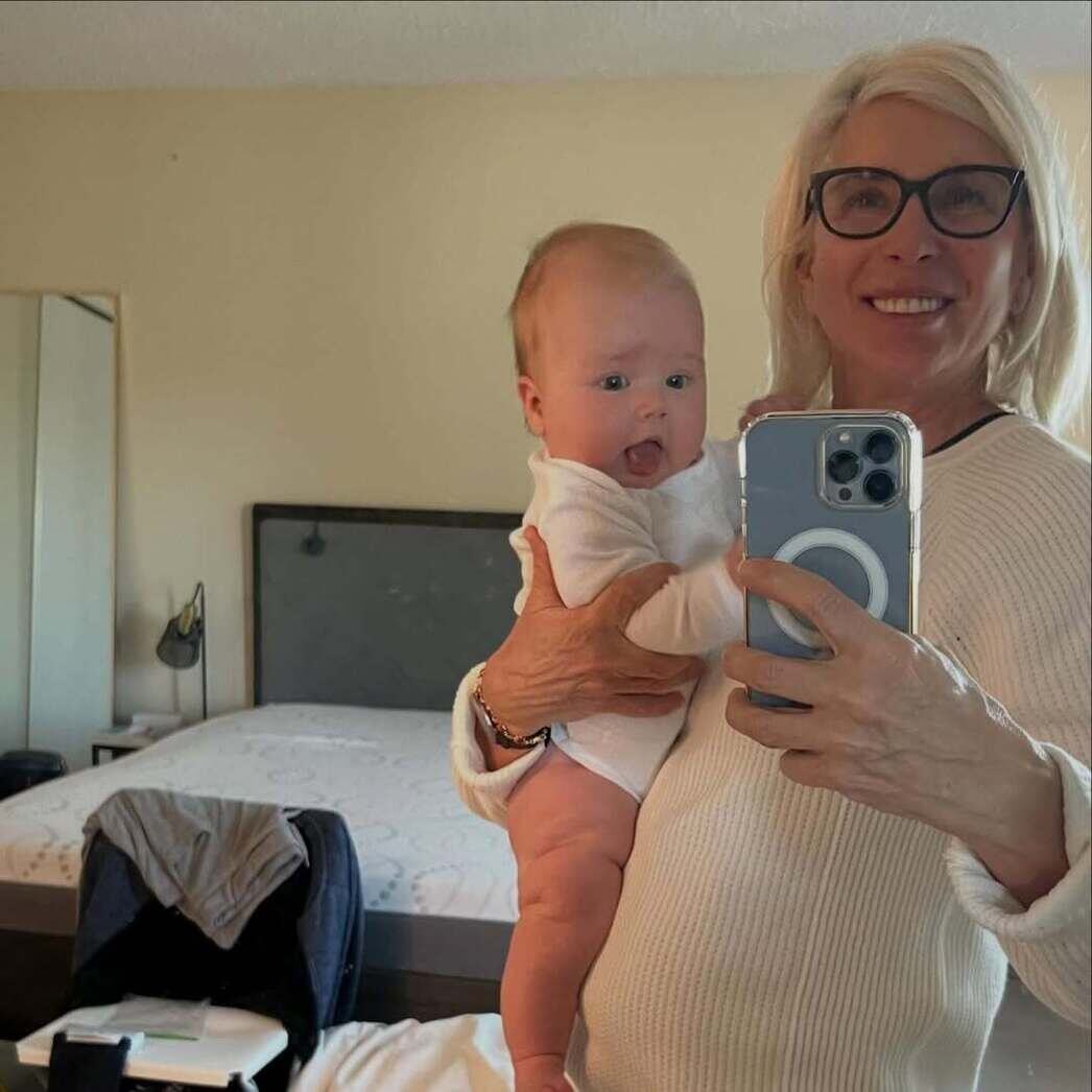     Алена Свиридова с внучкой