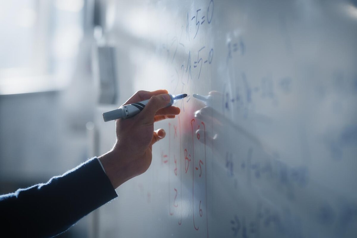 Российский математик нашёл решение "вечной" задачи, не решаемой 190 лет.@Shutterstock