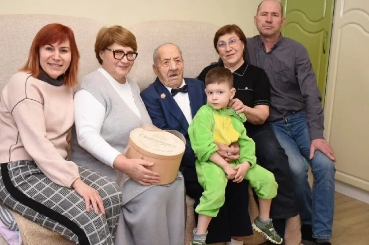    Сейчас у ветерана 6 детей, 7 внуков, 10 правнуков и 4 праправнука.