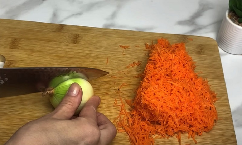 Самый насыщенный турецкий суп с булгуром и картофелем: ароматный ужин за полчаса