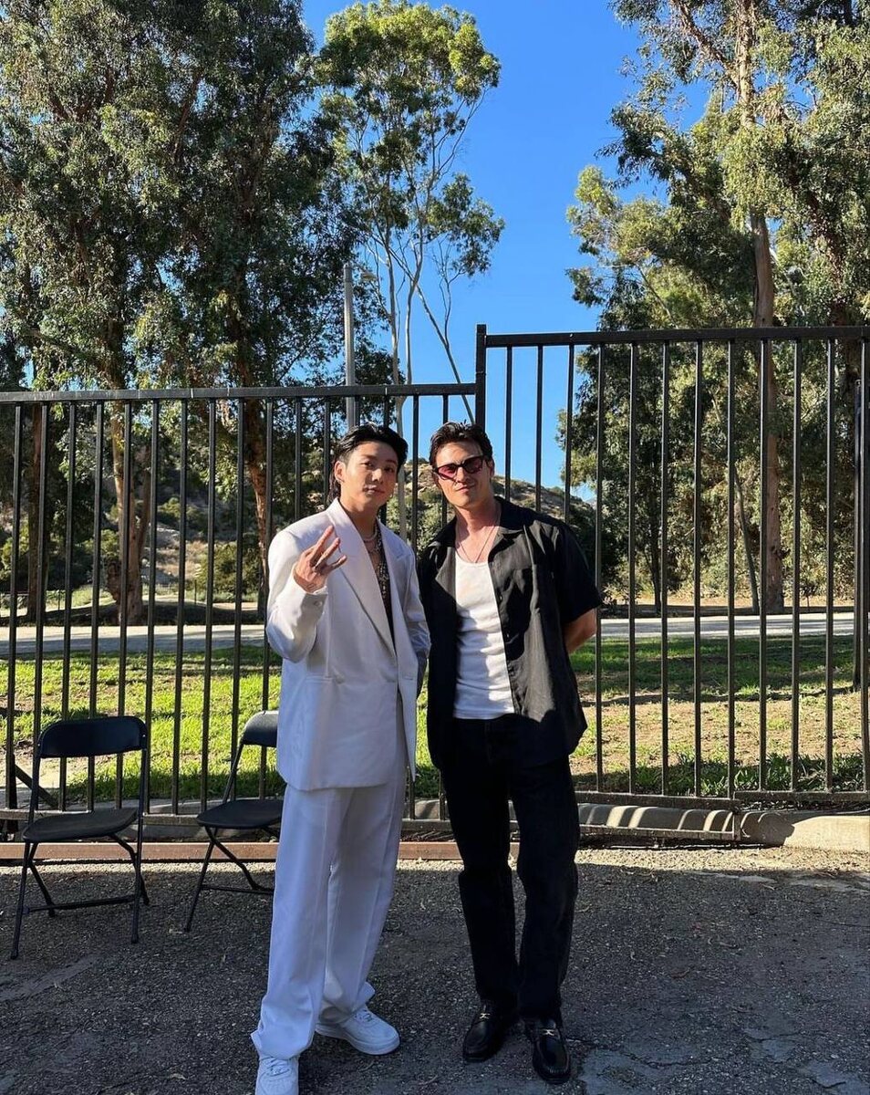 #David Stewart репостнул пост с Чонгуком! Ждём продолжения звёздного сотрудничества!