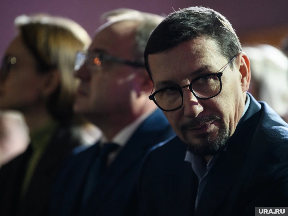     Сергей Плахотин, говорят, уже активно консультирует резиденцию губернатора