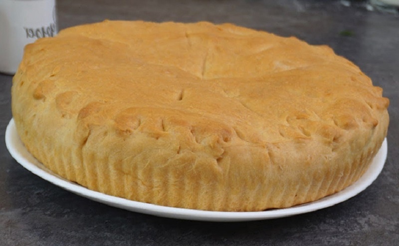 Пирог с картошкой по монастырскому рецепту: мягкое дрожжевое тесто на воде и настоящая теплота домашнего угощения