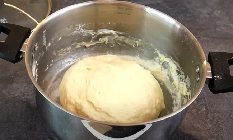 Пирог с картошкой по монастырскому рецепту: мягкое дрожжевое тесто на воде и настоящая теплота домашнего угощения