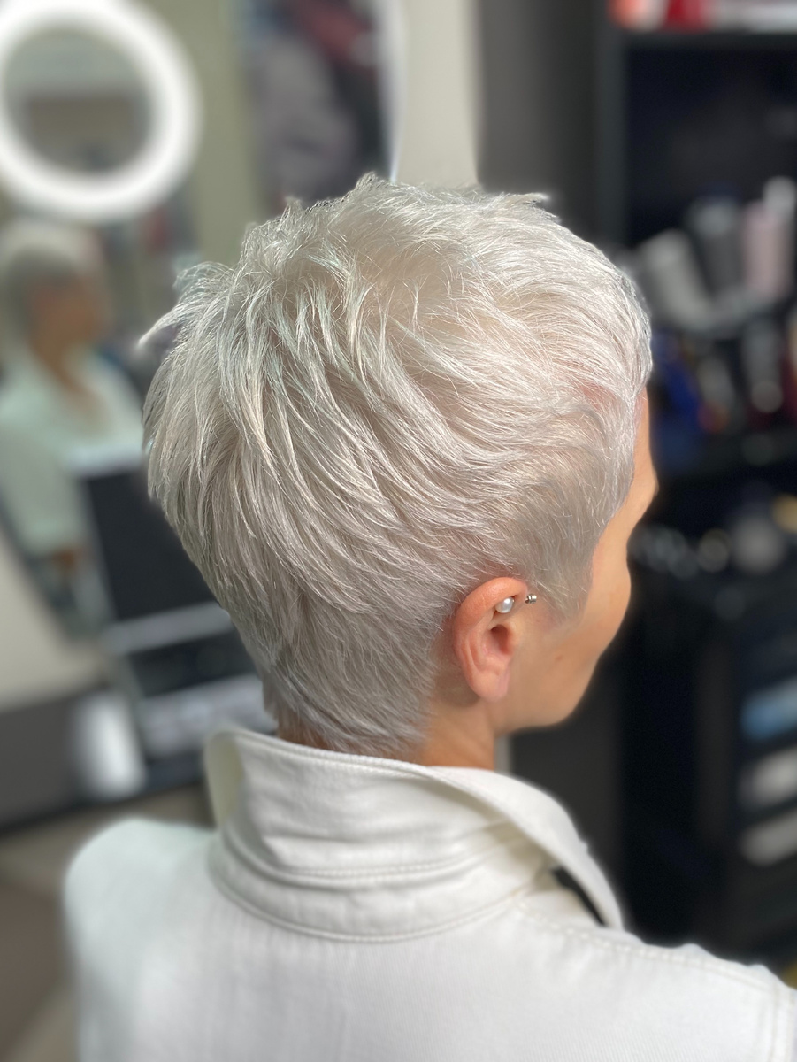 Блондирование волос в салоне красоты Версаль