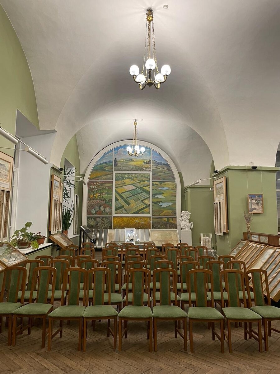 В дни бесплатного посещения Музея доступен самостоятельный осмотр только основной экспозиции, без посещения «Подземного царства» и других мероприятий и Фестивалей. Группам приходить нельзя.