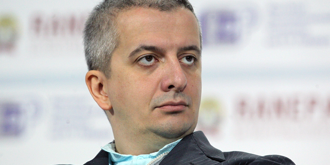 Ненасытный «многостаночник»: Богомолов подмял под себя Школу-студию МХАТ, пока студенты пишут гневные письма