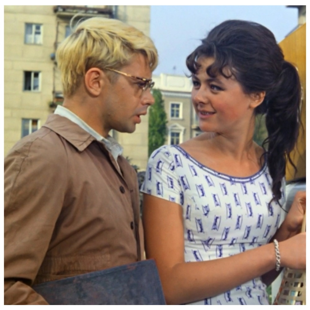 Александр Демьяненко и Наталья Селезнёва сыграли главные роли в новелле «Наваждение» фильма «Операция „Ы“ и другие приключения Шурика» (1965)