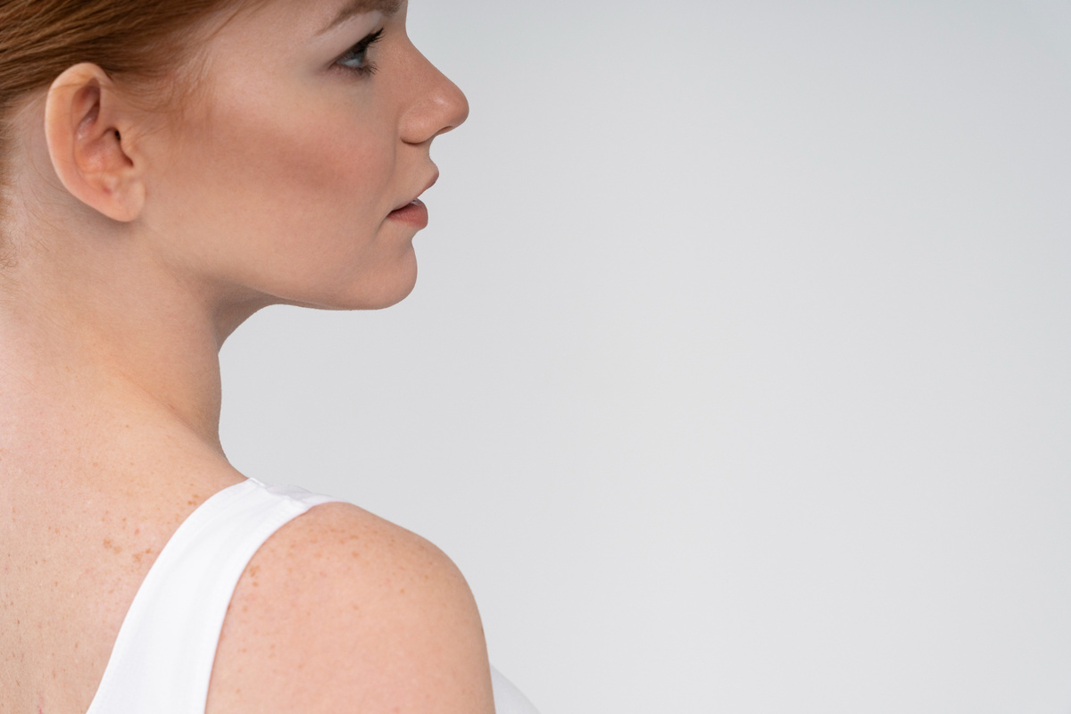 Липоредукция, липосакция и липолитики — разные методы для разных причин второго подбородка, поэтому выбирать их нужно не по названию или цене, а по исходным данным и задаче именно вашей зоны.