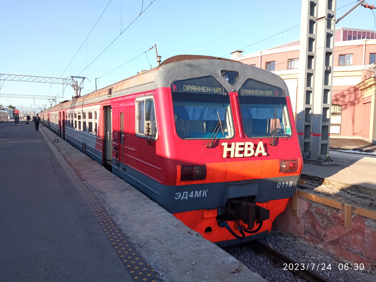 ЭД4МК-0118 «Нева» на Балтийском вокзале Санкт-Петербурга