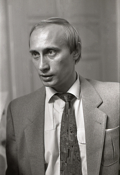 Путин 1991 год. Источник изображения: сайт vz.ru