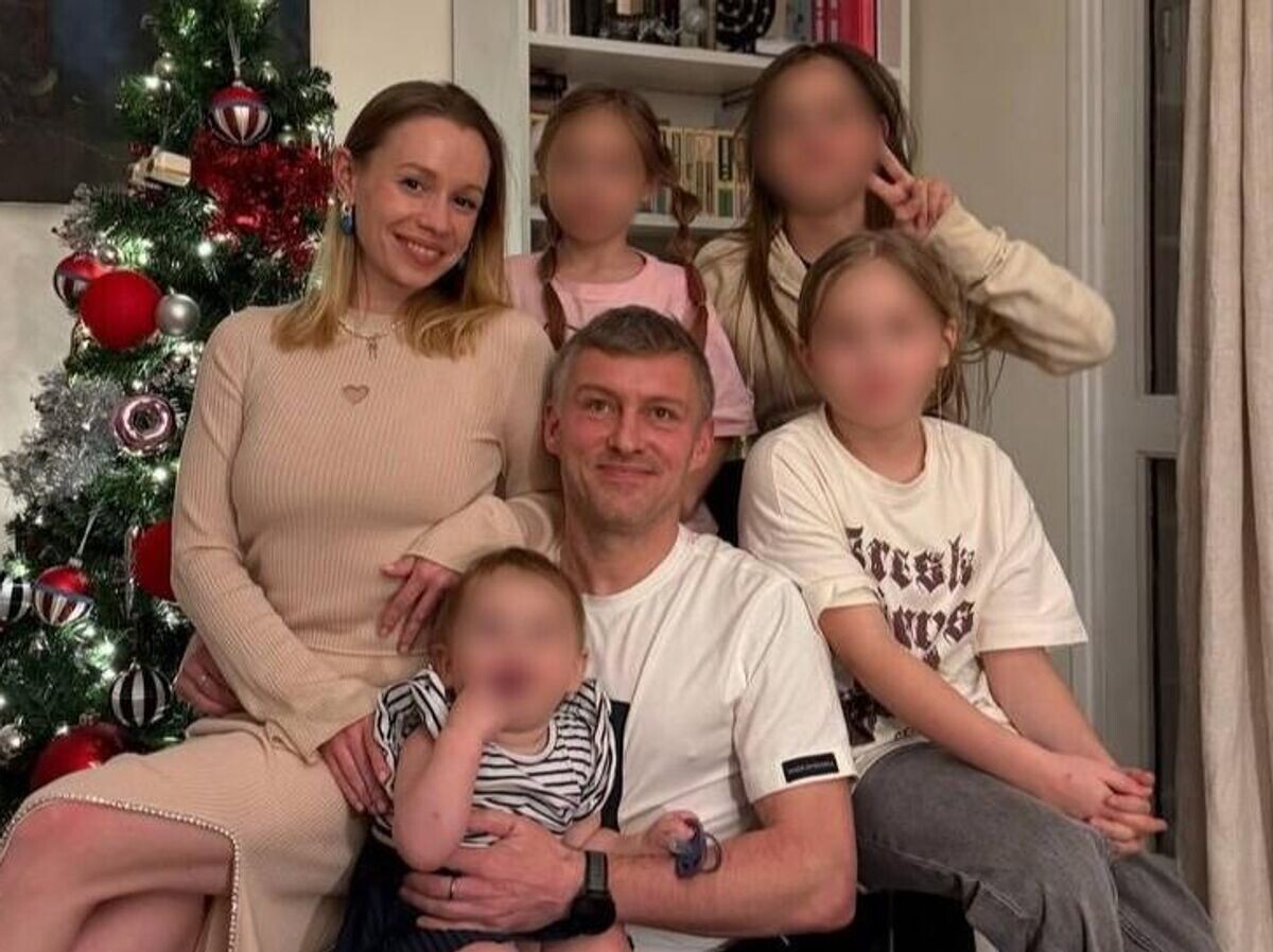    Егор Виноградов с женой Еленой и детьми | © Фото : личный архив семьи Виноградовых