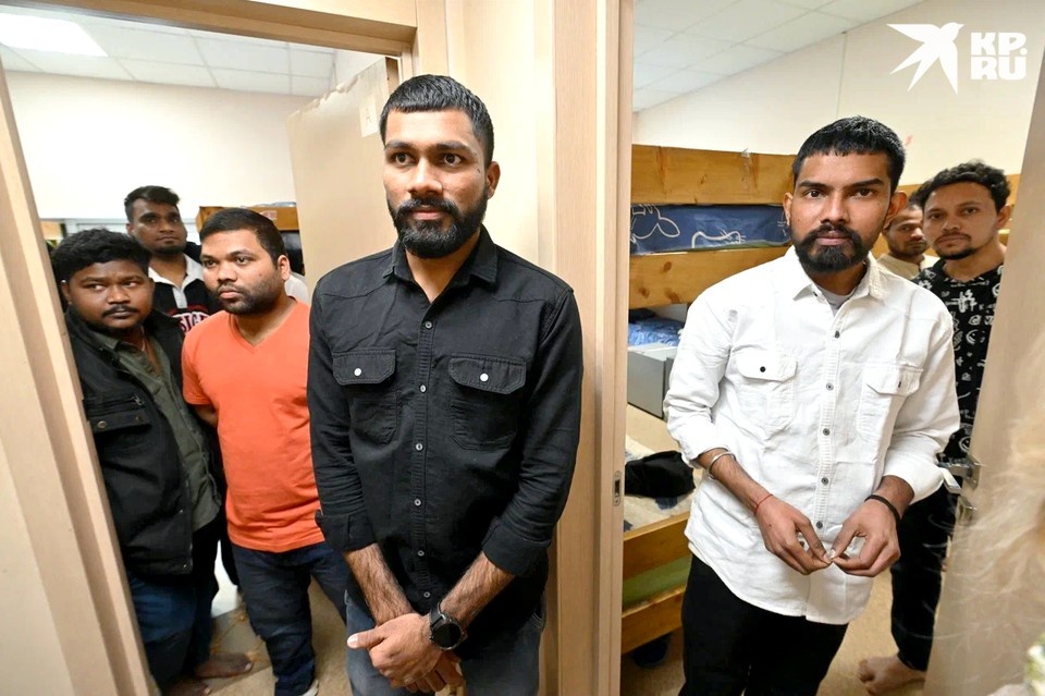    Нас встретили Прашантх Пусаварла (в черной рубашке) и Джанга Мадху (в белой рубашке) Евгения ГУСЕВА