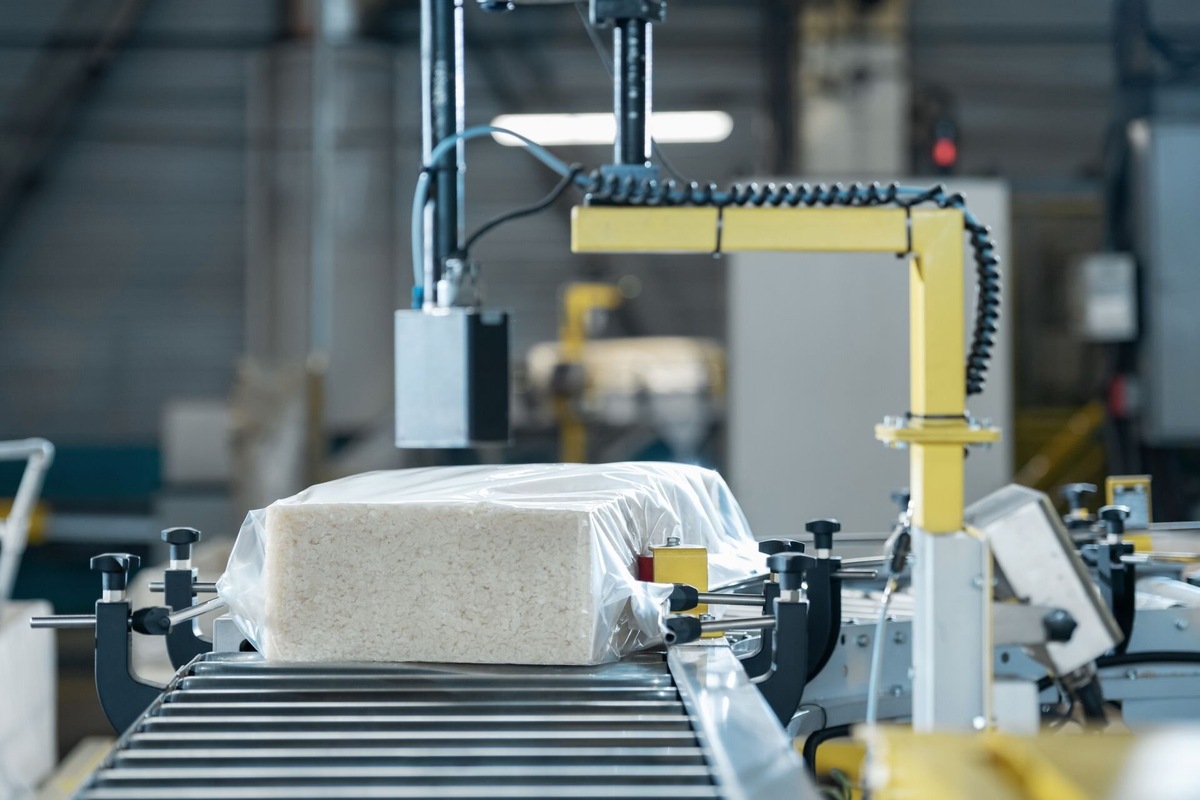    Красноярский завод синтетического каучука. Источник: gornovosti.ru