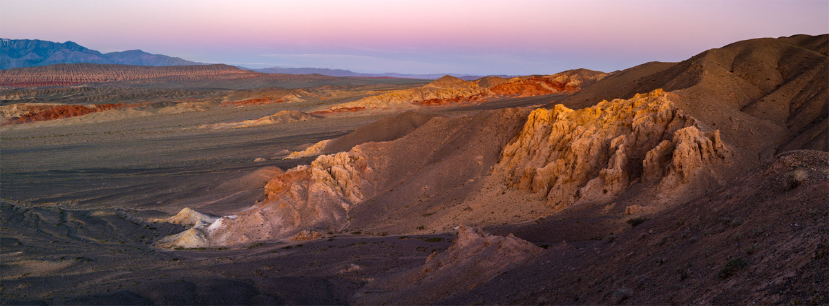 Взгляд в сторону ушедшей ночи.