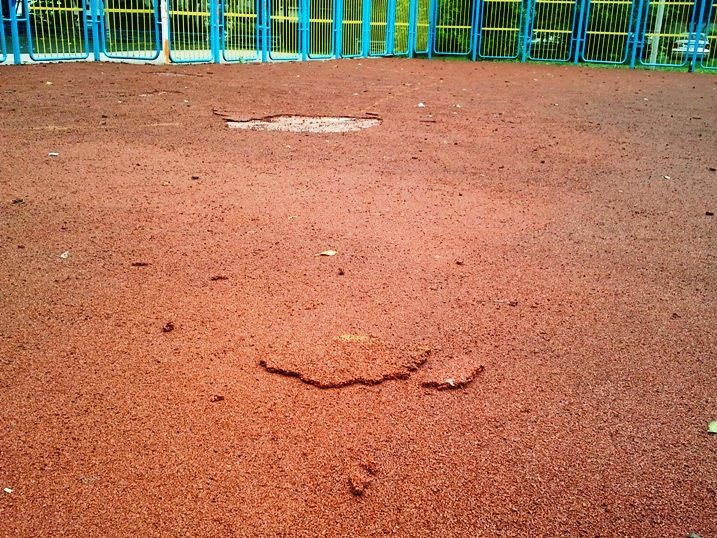 Выкрашивание резинового покрытия. Источник: сеть Интернет