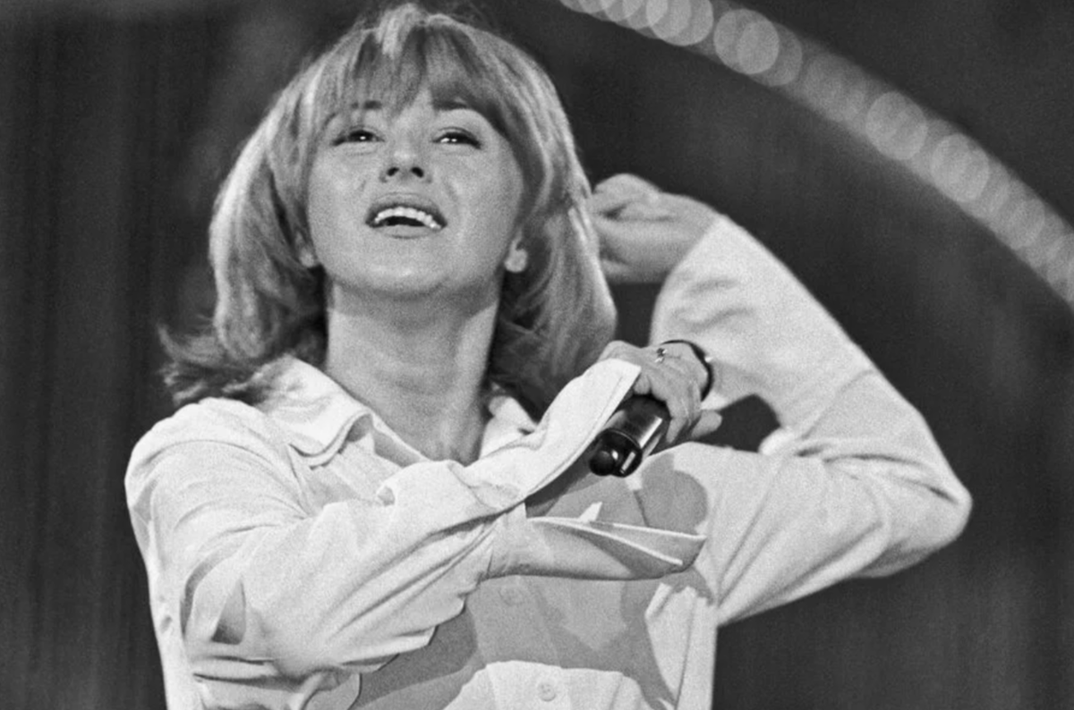 Алена Апина