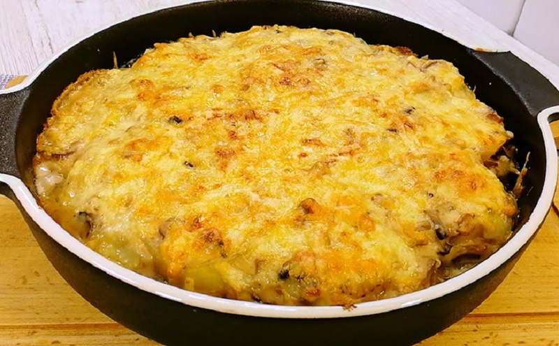 Полноценный ужин из картофеля и грибов: сливочная запеканка, которая не требует мяса