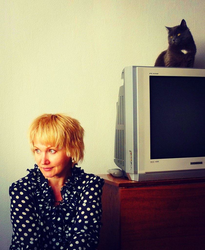 2010-й год. Черная речка. Я и Макс, наш самый старший кот, который ушел на радугу в марте прошлого года.