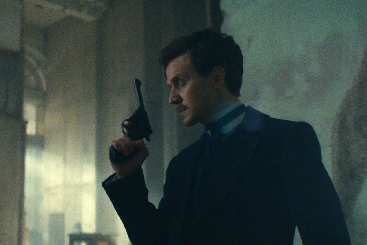 Ну реально Фандорин! 