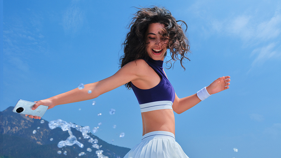 Девушка с тел