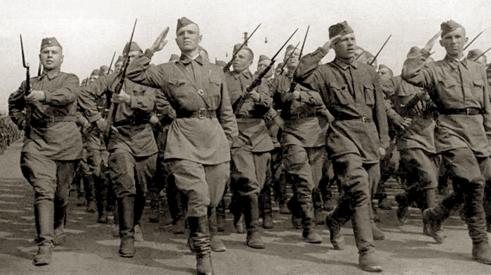 Красноармейцы с винтовками Мосина