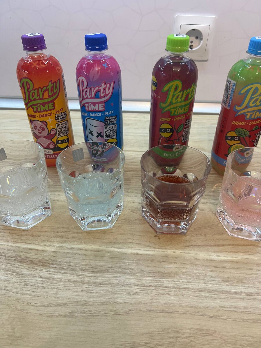 Набор лимонадов "Party time" производства компании "Липецкая росинка" , подготовленный к дегустации. Фото из личного архива автора. 