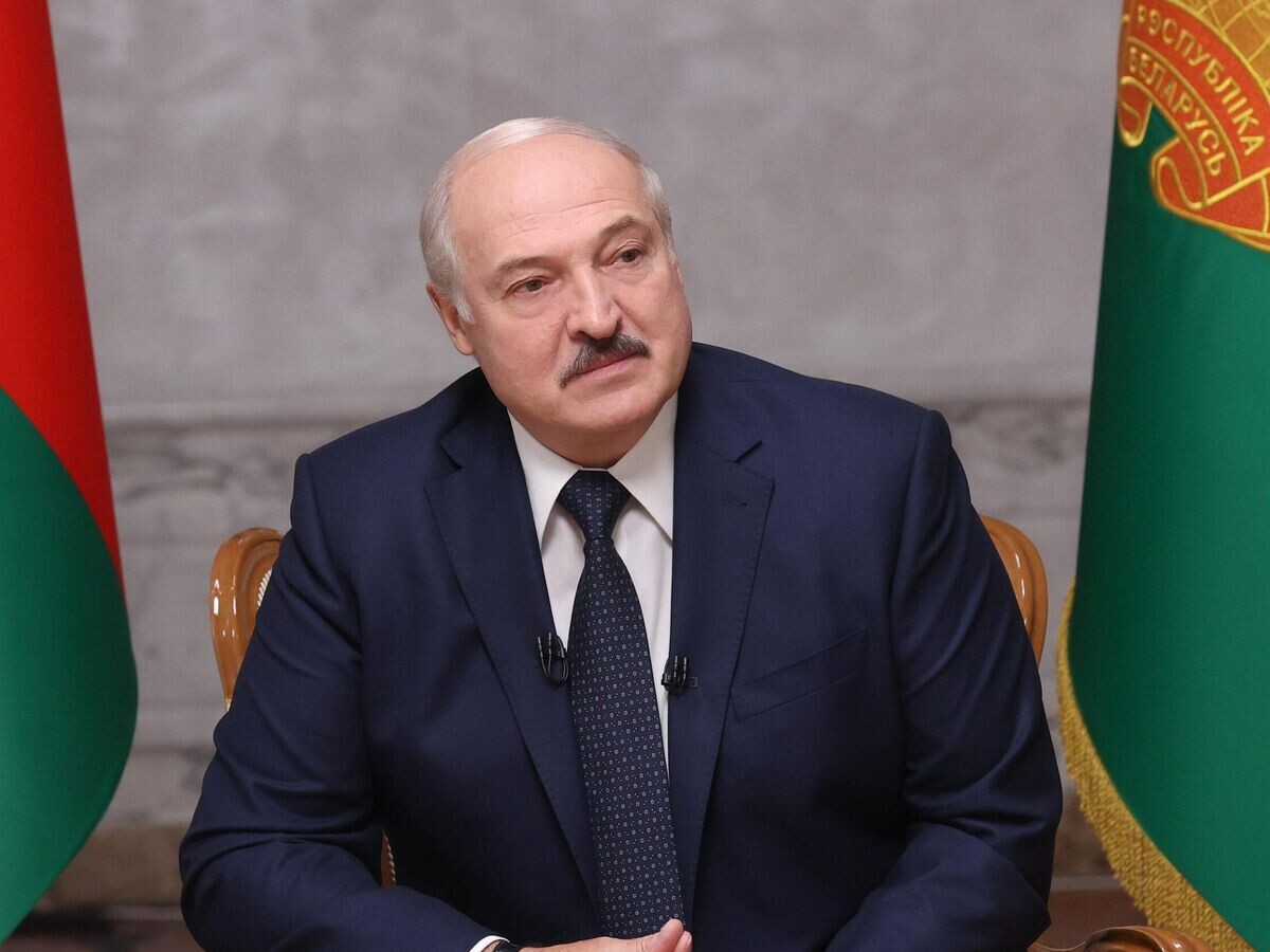    Президент Белоруссии Александр Лукашенко во время интервью российским журналистам во Дворце независимости в Минске | © РИА Новости / Пресс-служба президента Республики Беларусь