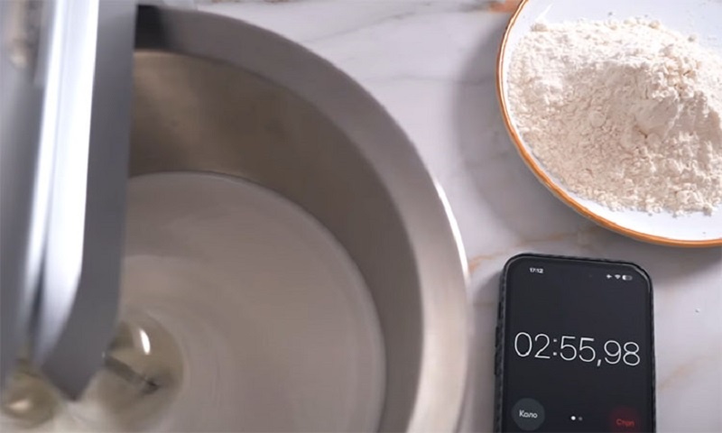 Секрет идеального бисквита: как приготовить высокий, нежный и стабильный корж для любого торта