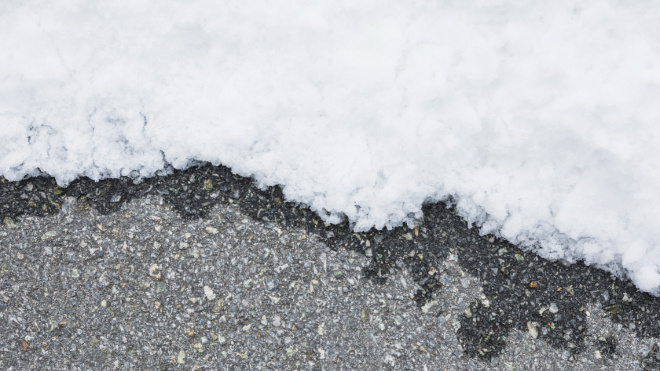 Фото: https://ru.freepik.com/free-photo/wet-asphalt-near-snow_3279782.htm#fromView=search&page=1&position=0&uuid=b8a9d07d-5225-4f01-8b48-b9c21ed80bc7&query=%D1%81%D0%BD%D0%B5%D0%B3+%D0%B2%D0%B0%D0%BB%D1%83%D0%BD+%D0%B4%D0%BE%D1%80%D0%BE%D0%B3%D0%B0