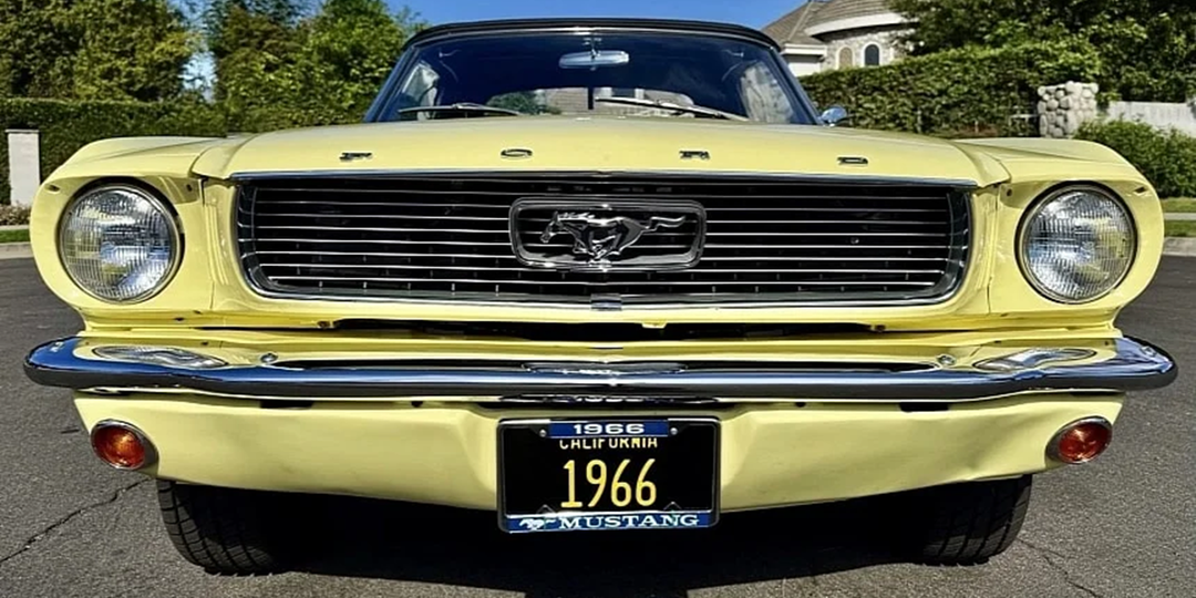 Не прошли мимо: почему восстановленный Mustang 1966 года с пробегом 1,6 км вызывает споры среди коллекционеров