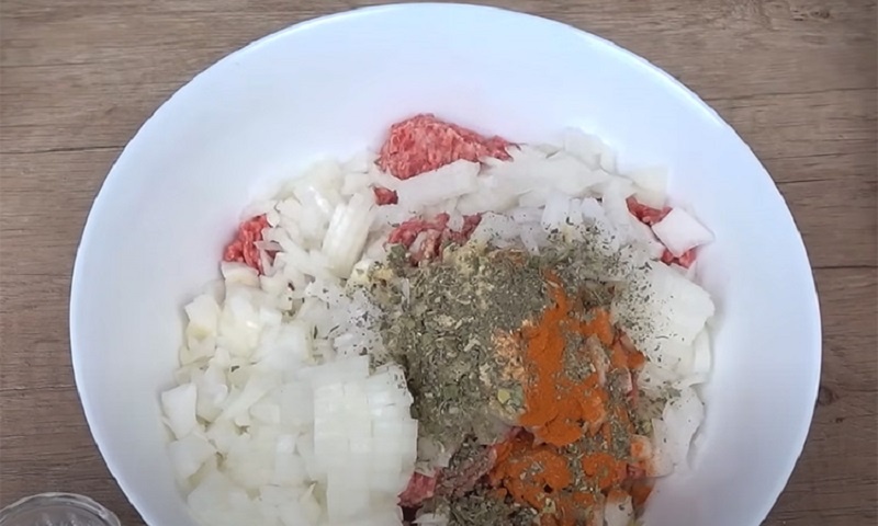 Мясной пирог за полчаса: обходимся без теста и получаем максимум вкуса