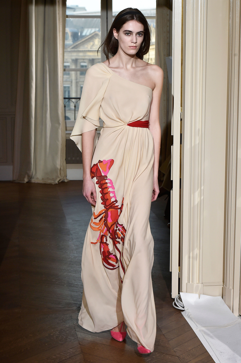 Платье-лобстер, созданное Эльзой (Источник: Соцсети)